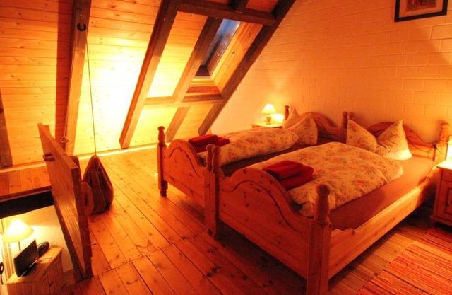 Family offer, double room with gallery, shower/toilet, FR - the cyclist barn