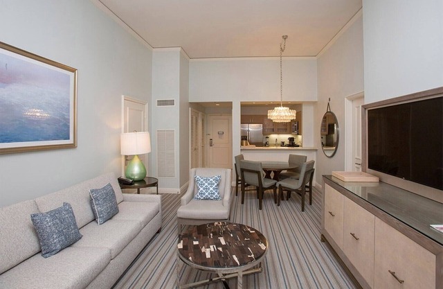 KEY BISCAYNE RITZ CARLTON-Suite familiar