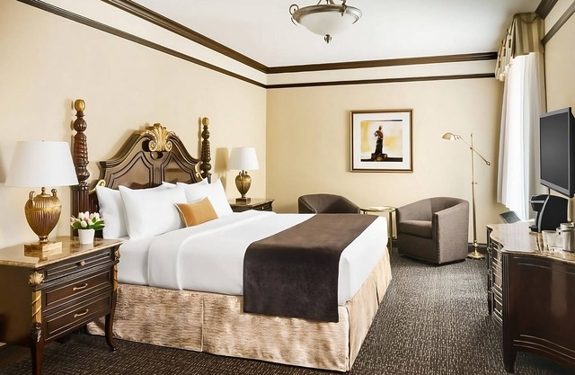 Family Retreat! 3 Exquisite Units, Bar/Lounge, Near Sony Imax Theatre