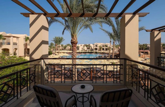 Family Room w/ Tennis Court Access, Pool & Private Beach – Adventure Awaits