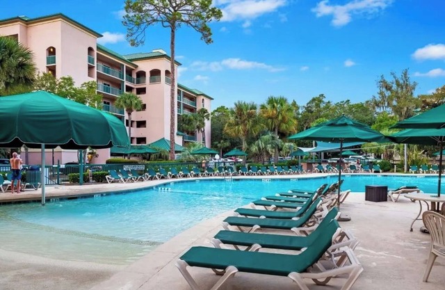 Family-Sized 2BR Condo with Pool, Hot Tub and Walk to Shops and Dining