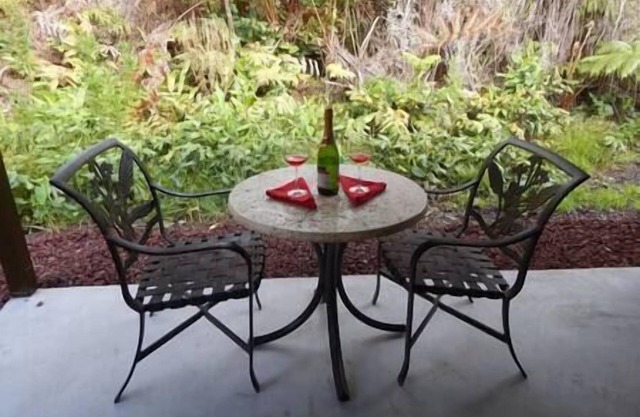 Family Suite #1 - Two rooms w/ shared hot tub, Family suite # 1 - Ulu Retreat + A'ali'i Sunset Suite