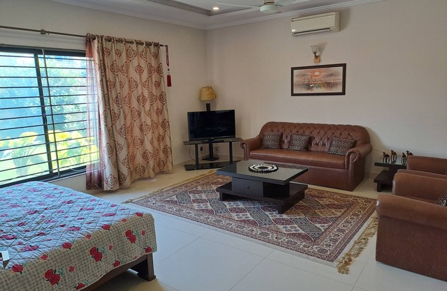 Suite familiar, 2 dormitorios con baño común y un comedor.