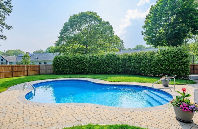 Family Tides - Central location, pool, hot tub, outdoor kitchen, dog pen