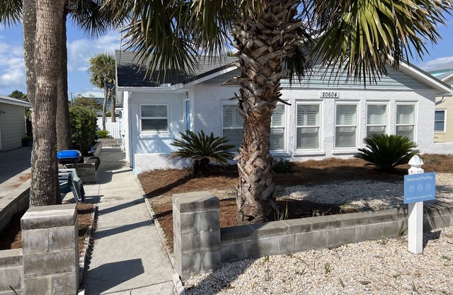 Family Vacation Beach Cottage ~ Enfrente de la playa