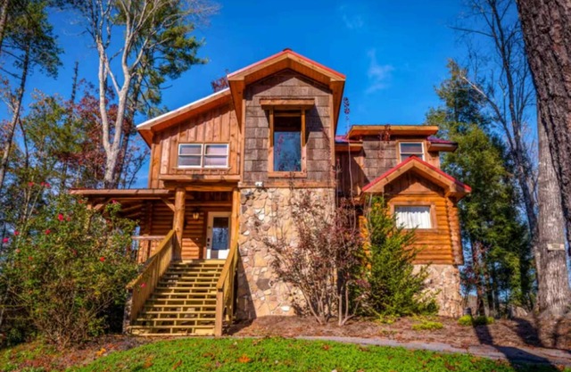 New! Ultimate Family Retreat! Heated Indoor Pool, Hot Tub, Game Room. Book Now!