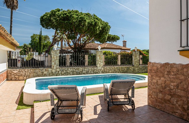 Fantástica villa junto a punto mágico de Chiclana donde relajarse en familia