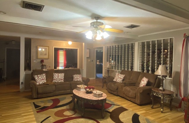 Fantastic 3-bedroom house with AC in SaltillonCharming Southern Retreat –