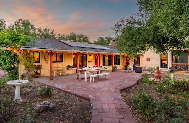 Farm House Retreat - Modern Country Living