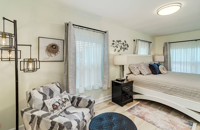 Farmhouse Chic Luxe 3/2 Home near I4