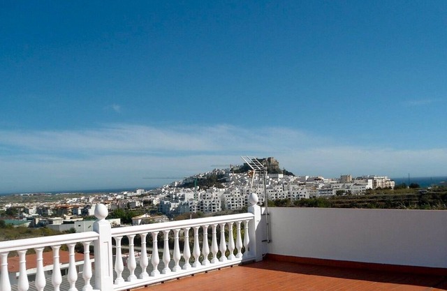 Villa con piscina en la costa