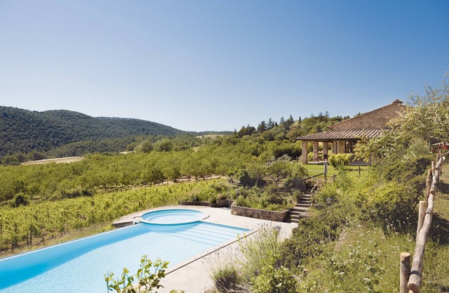 Farmhouse with Swimming Pool in Montepulciano