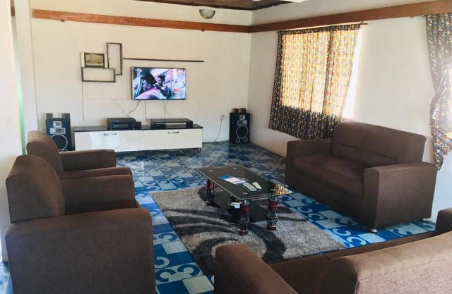 Feel At Home & be close to the Labadi Beach (5min)