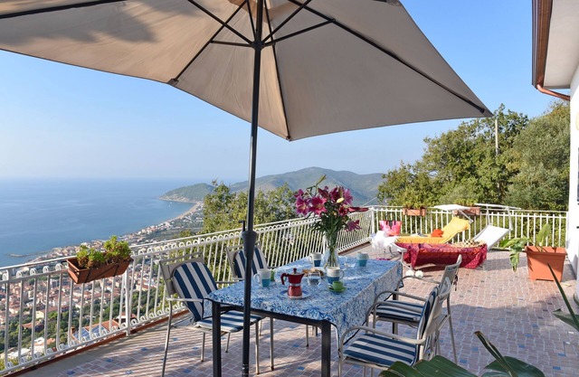 Modern furnished apartment with large terrace - sea view!