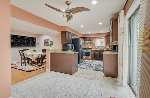 Des Plaines Family Getaway w/ Private Backyard