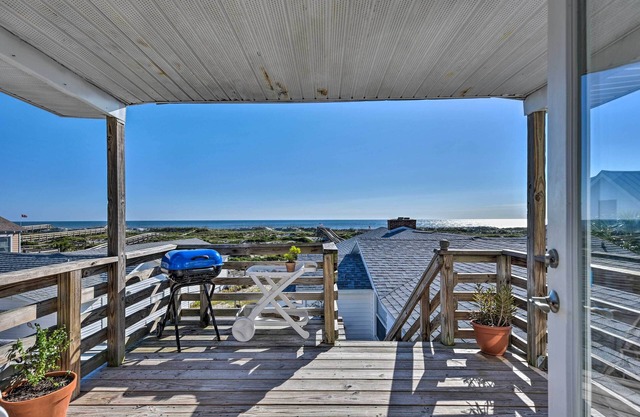¡NUEVO! Fernandina Cottage: cubierta, acceso directo a la playa