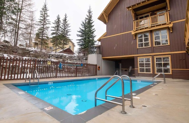 Fernie - Timberline Lodges Balsam #526