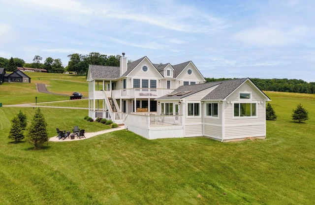 Field of Dreams: Golf Area, Lake Access, Tons of Community Amenities!