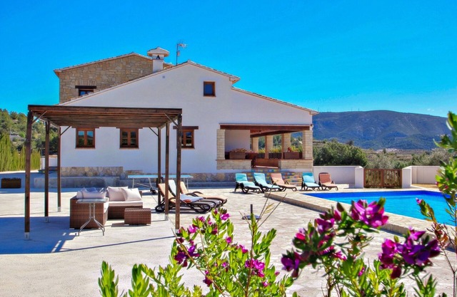 Finca Argudo - chalet de vacaciones con piscina privada en Moraira