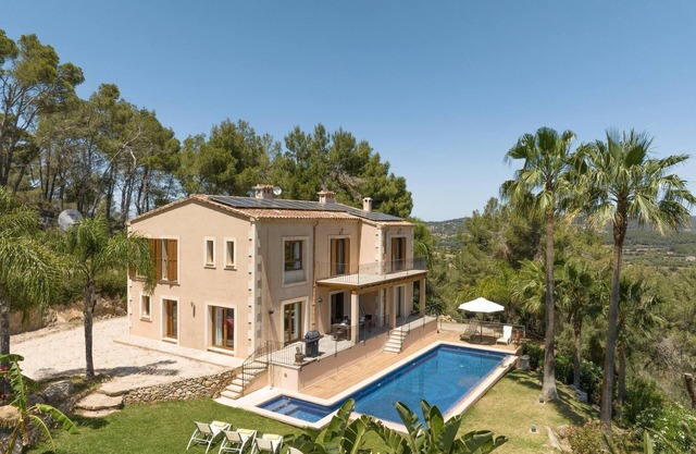 Finca es Foners en Felanitx con piscina y jacuzzis en suite