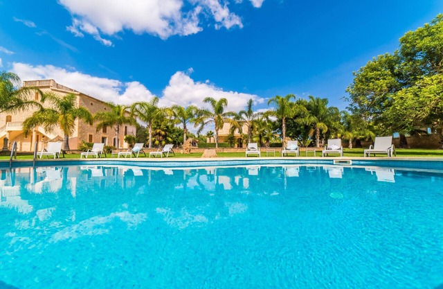 Finca Son Perot con piscinas en Mallorca