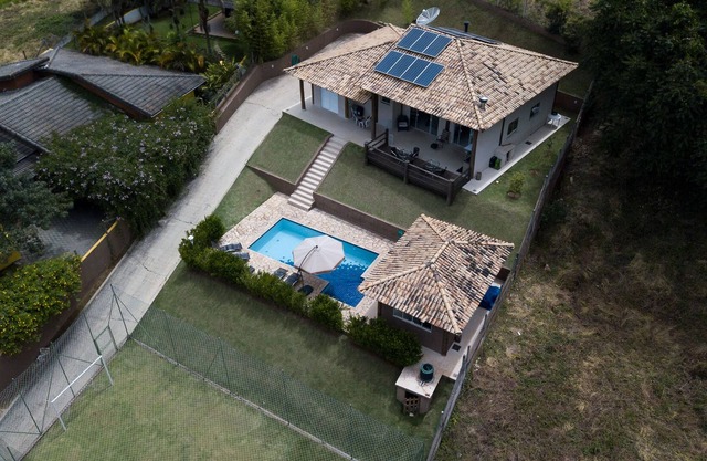 Finca con piscina climatizada en una comunidad cerrada