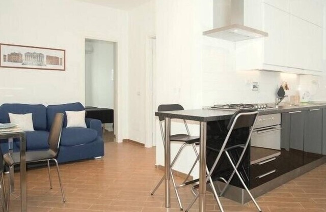 Finamente renovado apartamento W / WiFi, TV vía satélite, aire acondicionado en el centro de la ciudad de Roma