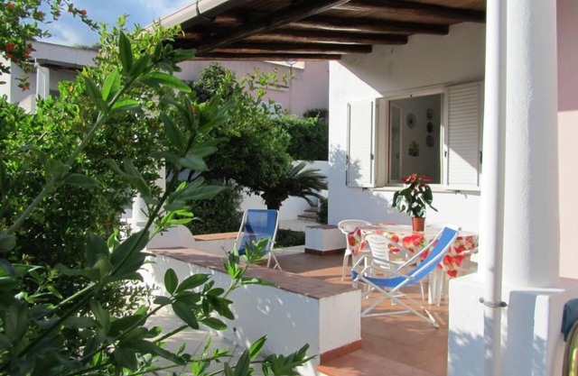 Fiori D'Arancio es una espléndida villa en el centro histórico de Lipari.