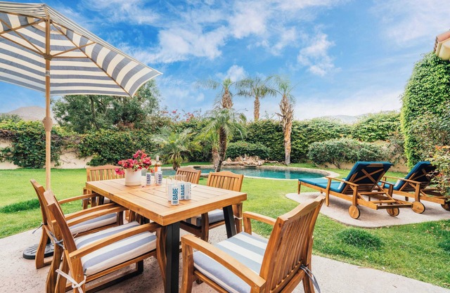 Firefly by Avantstay Spacious Backyard w/ Pool& Hot Tub!