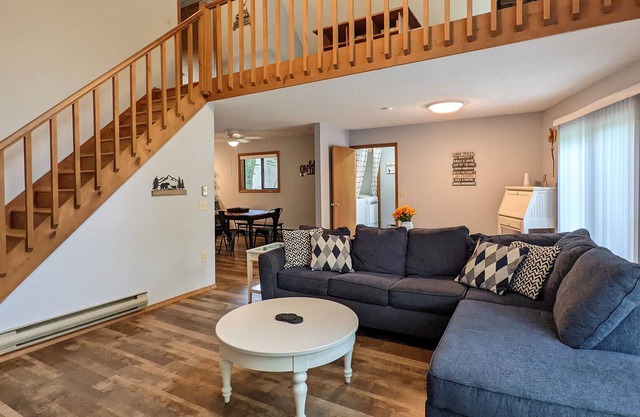 Fireside Chalet by *Hiking * Casino * Water Park * Wineries & Breweries*!