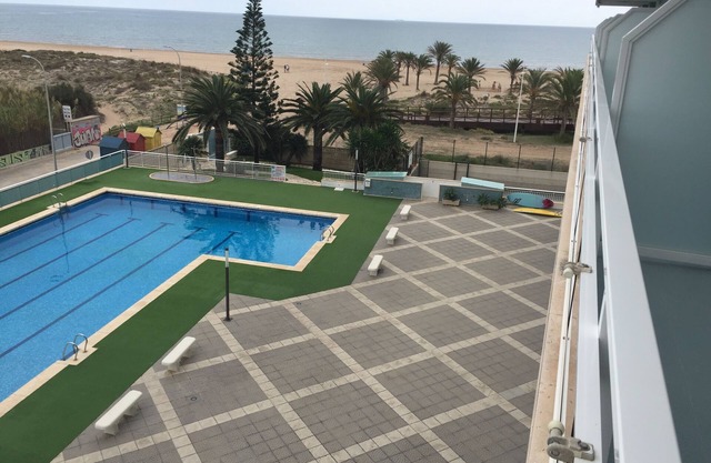 Primerisima linea de mar, apartamento con capacidad para seis personas