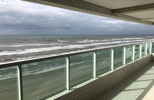 FIT Mongaguá 3 SOL. 1 SUITE FRENTE AL MAR CON PISCINA.
