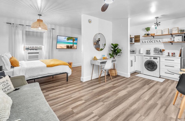 Fits 2, <2 Miles from Beach, Newly Renovated, Pool