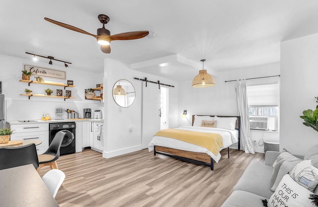Fits 2, <2 Miles from Beach, Newly Renovated, Pool