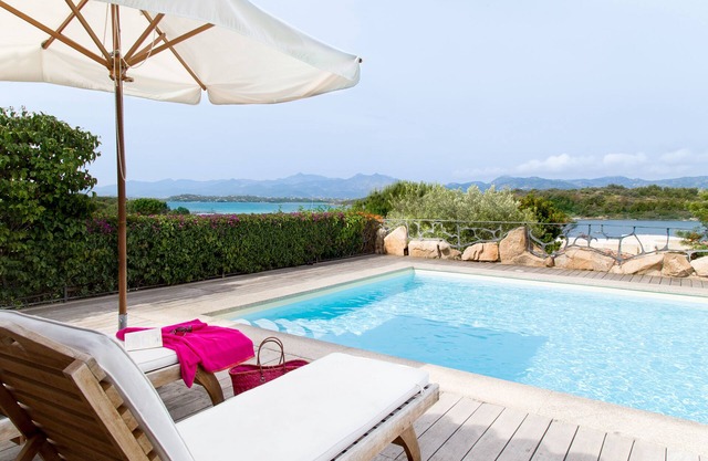 Villa de cinco dormitorios con piscina privada y preciosas vistas al mar.