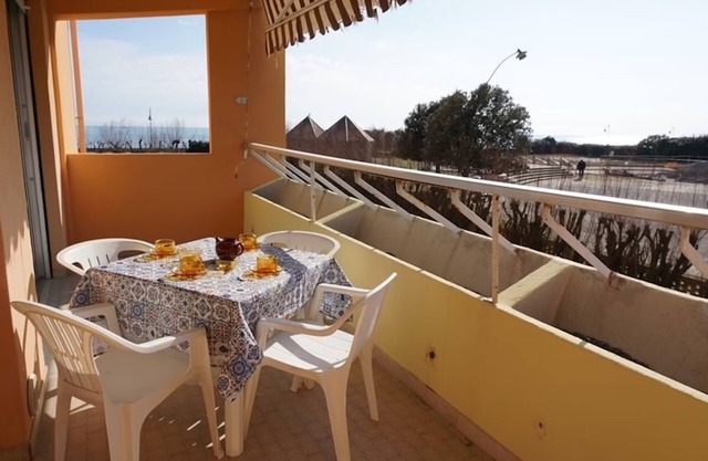 Acogedor piso con terraza, a 180m de la playa-Beahost
