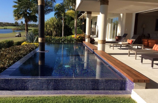 El Encanto 701 Condo Lujo, Premier Membership, Golf Cart, piscina privada.