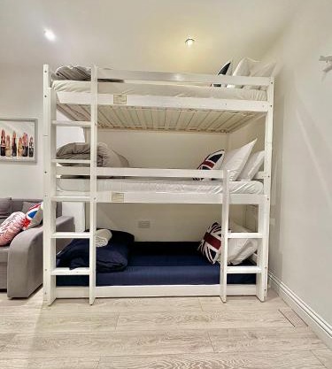 Flat B Garrat Lane