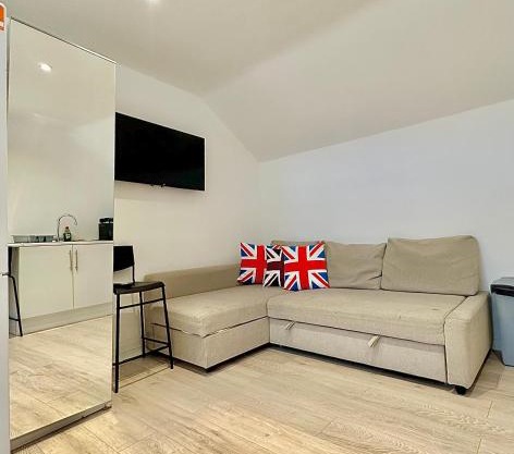 Flat C Garratt Lane