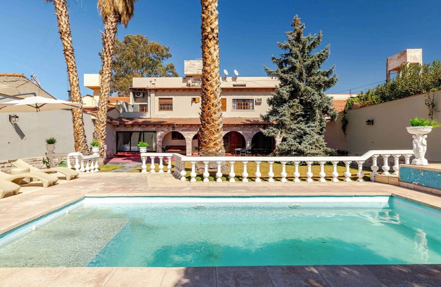 Fliphaus + Wine Country - 9 Dorm 22 pax Piscina Jacuzzi