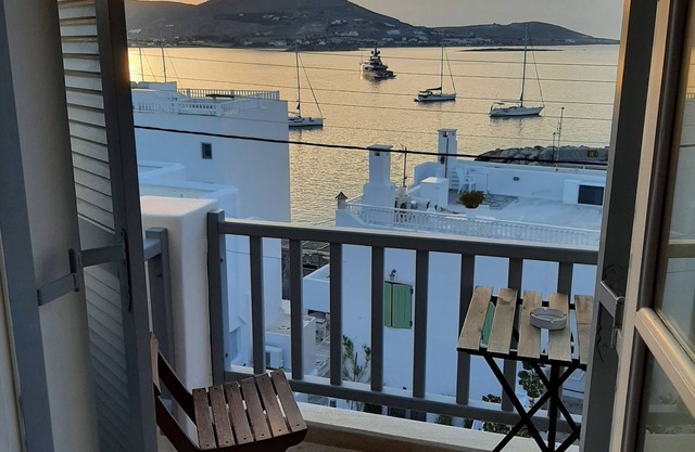 Flora Rooms and Apartments Paros