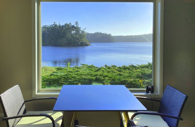 Floras Lake Getaway - encantador apartamento con vista