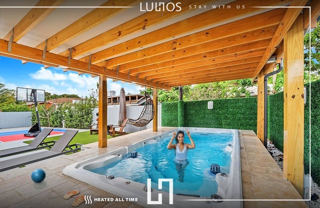 Florida Retreat 6BR Pool Jacuzzi & Game Haven