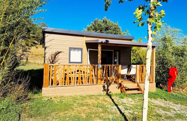Flower Camping La Beaume **** - Premium chalet 28m2 2 bedrooms / semi-covered terrace / TV / air conditioning 5 people