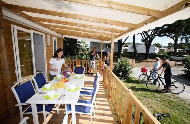 Flower Camping Le Kerarno **** - Mobile Home Comfort 22m2 - 2 bedrooms - Terrace semi-covered - TV - dishwasher 5 people