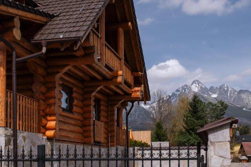 Forest Chalet with Jacuzzi and sauna, 4 km from Starý Smokovec