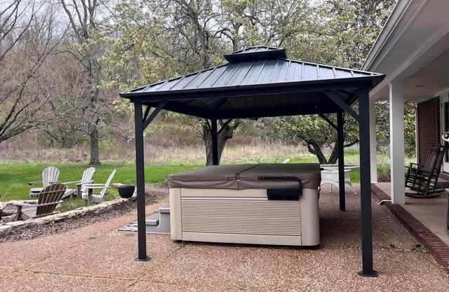 Fork Inns Romantic 2BR apt/cabin- opt hottub SHR23