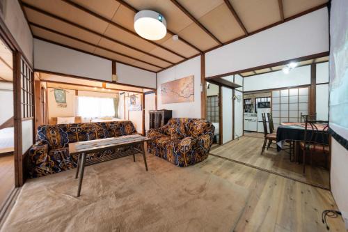 Former Yoshidaya Hikonana Residence, a Registered Tangible Cultural Property 倉敷の宿 国登録有形文化財 旧吉田彦七邸 一棟貸切 1日1組限定 特別な体験 日本の伝統建築で過ごす非日常を