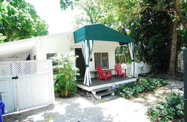 Fort Lauderdale Cottage en su propio lote en Victoria Park, cerca de Las Olas y la playa