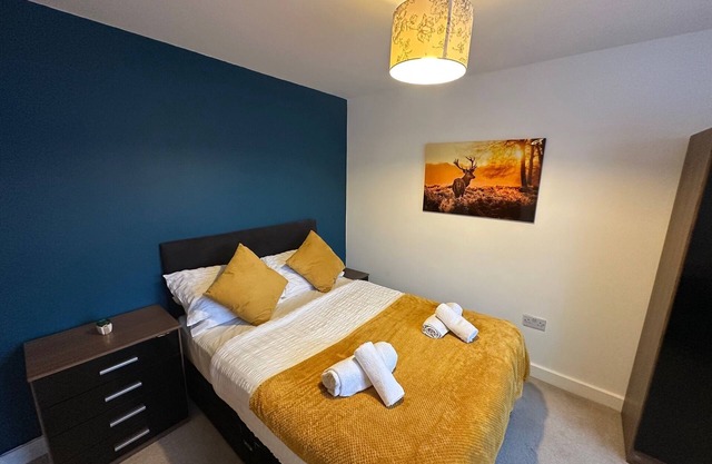 Four bed free parking contractor house